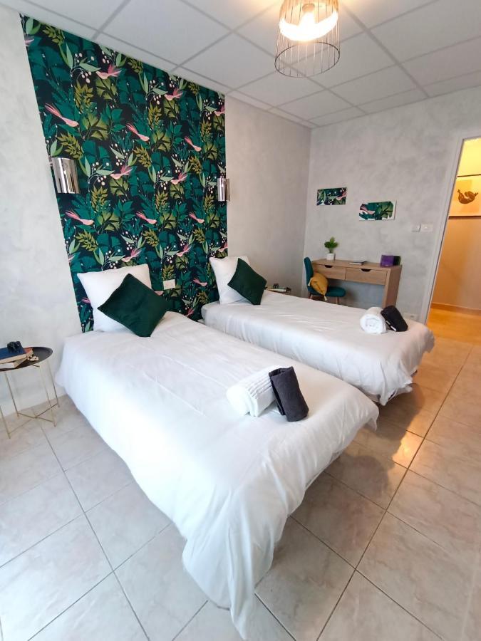 Le Savana Lodge Chanas Esterno foto
